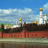 http://ruskline.ru/images/cms/thumbs/b0b4257a9f768cd4ee925a5ee8b922439669a165/moskovskij_kreml_200_auto.jpg